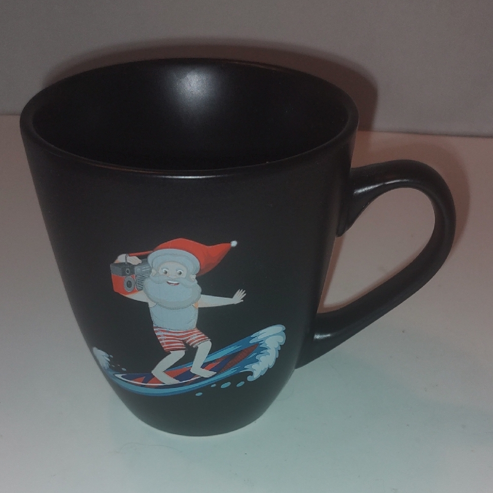 Bruntmor Surfing Santa boombox large matte black Mug